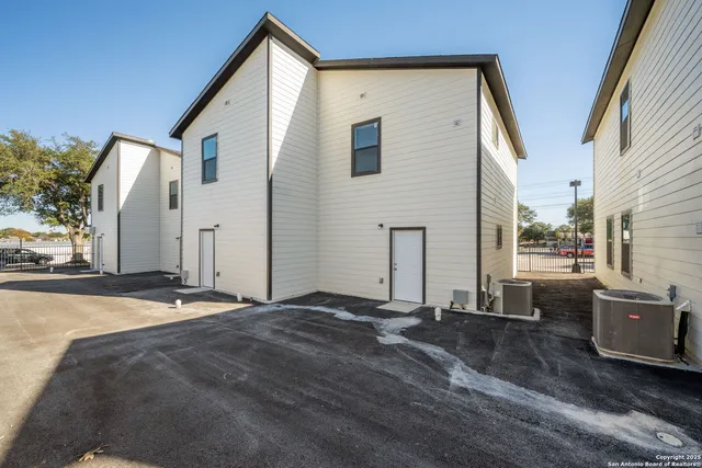 $1,500 | 8719 Wurzbach Road, Unit 301, San Antonio, TX 78240