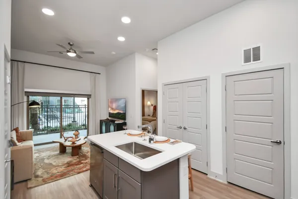 $2,087 | 1617 Enid Street, Unit 119, Houston, TX 77009