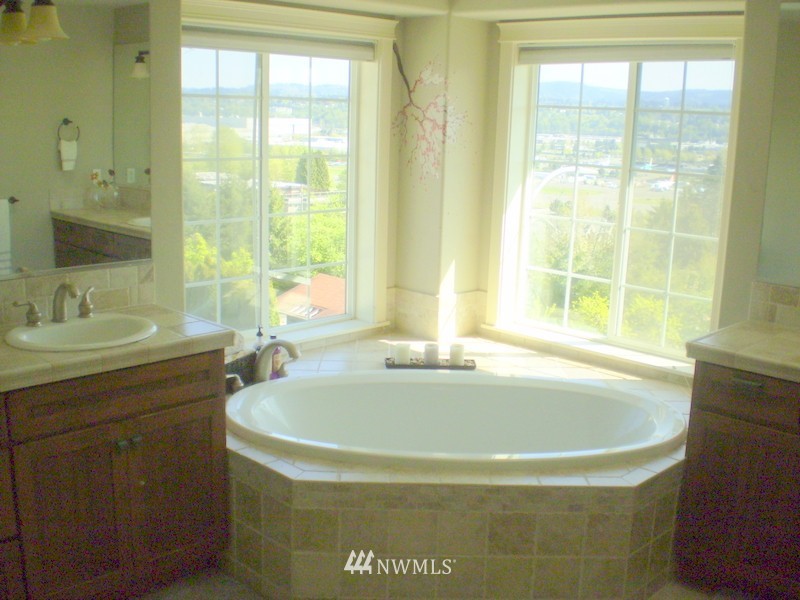 301 Maple Avenue Northwest Renton, WA 98057 - Photo 11 of 14