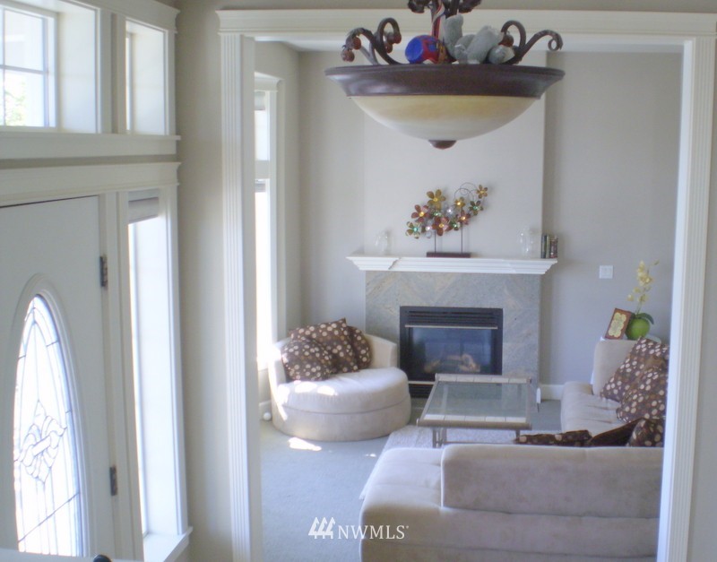 301 Maple Avenue Northwest Renton, WA 98057 - Photo 3 of 14