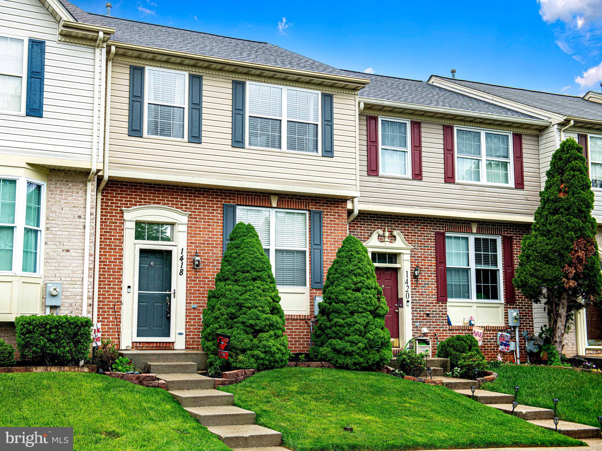Front yard w/ stairs to front porch