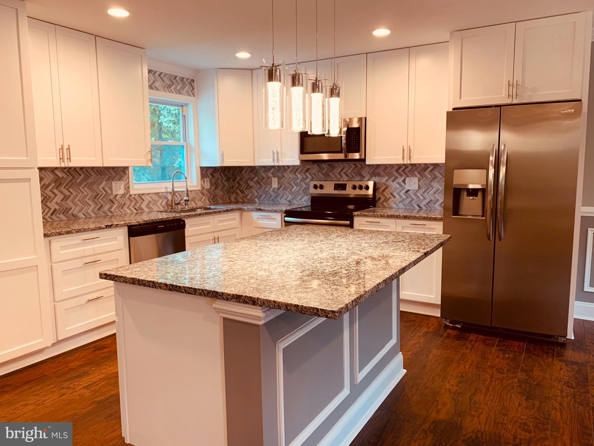 4414 Walnut Road Baltimore, MD 21227 - Photo 5 of 70 Spacious Island