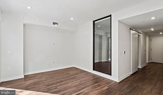 $3,049 | 4000 Wisconsin Avenue Northwest, Unit 1B4K168, Washington, DC 20016