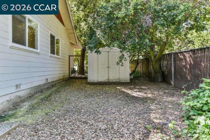 2648 Reliez Valley Road Martinez, CA 94553 - Photo 27 of 38 a backyard of a house with lots of green space