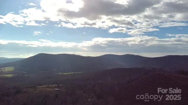 a view of houses with sky view