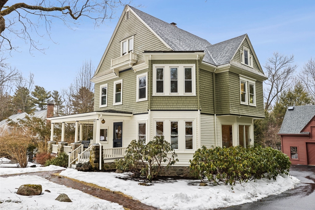 90 Brook Street Wellesley, MA 02482 - Photo 2 of 40 a front view of a house