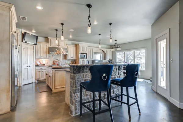 $835,000 | 8417 County Road 6940, Lubbock, TX 79407