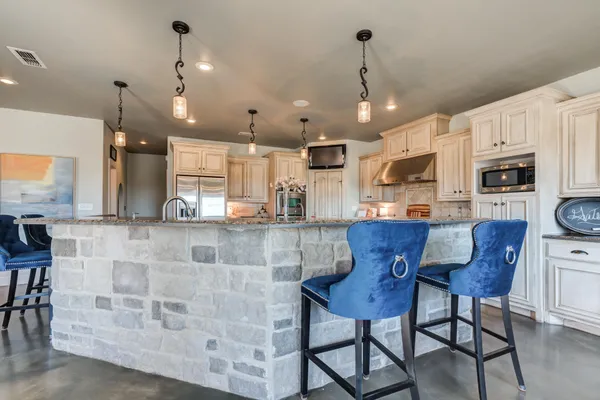 $835,000 | 8417 County Road 6940, Lubbock, TX 79407