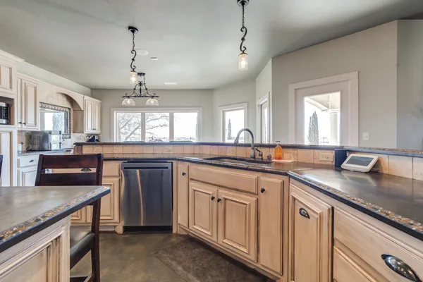 $835,000 | 8417 County Road 6940, Lubbock, TX 79407