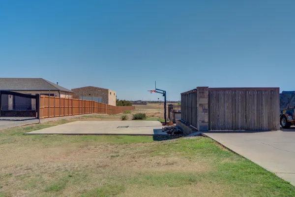 $835,000 | 8417 County Road 6940, Lubbock, TX 79407