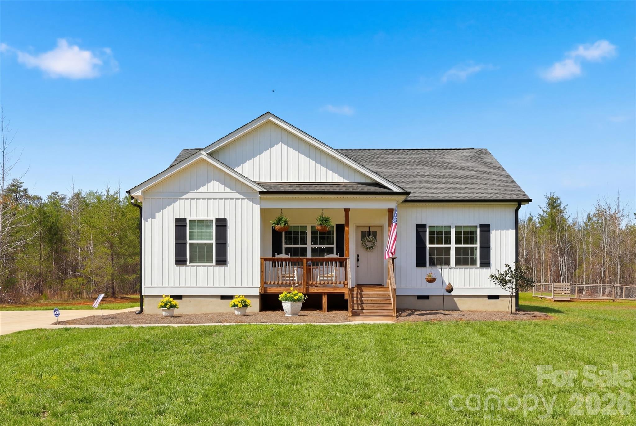 a view of a house with a backyard