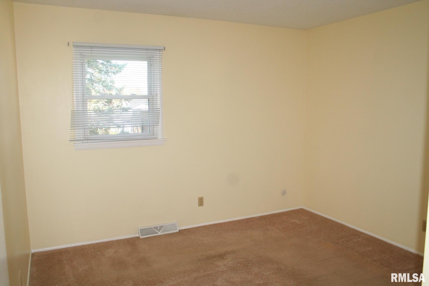 3026 Hyperion Road Bettendorf, IA 52722 - Photo 6 of 8 Gallery Image 6