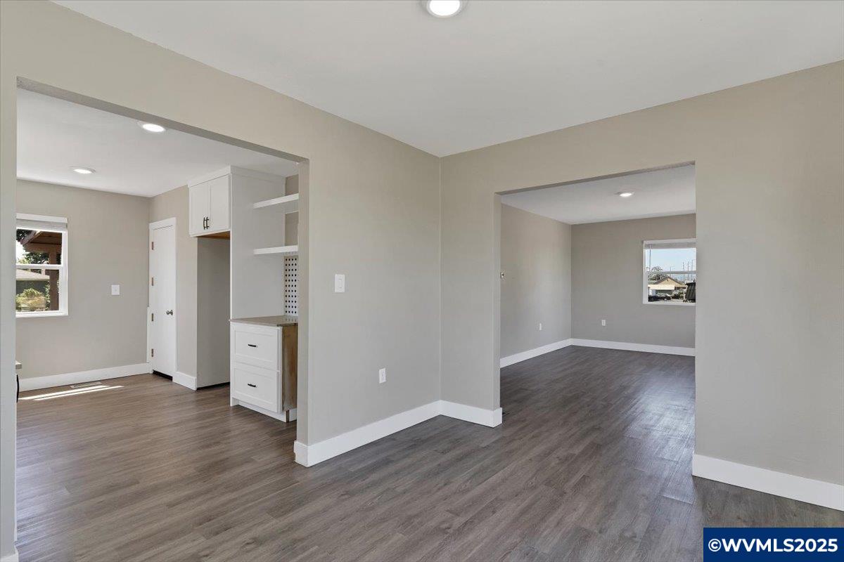 4250 Silverton Road Northeast Salem, OR 97305 - Photo 7 of 35 Gallery Image 7
