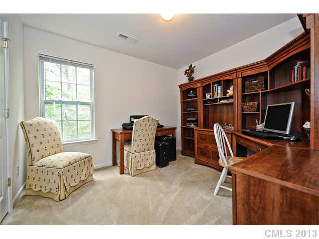 404 Morningside Road Charlotte, NC 28214 - Photo 10 of 14 a room with furniture and a flat screen tv