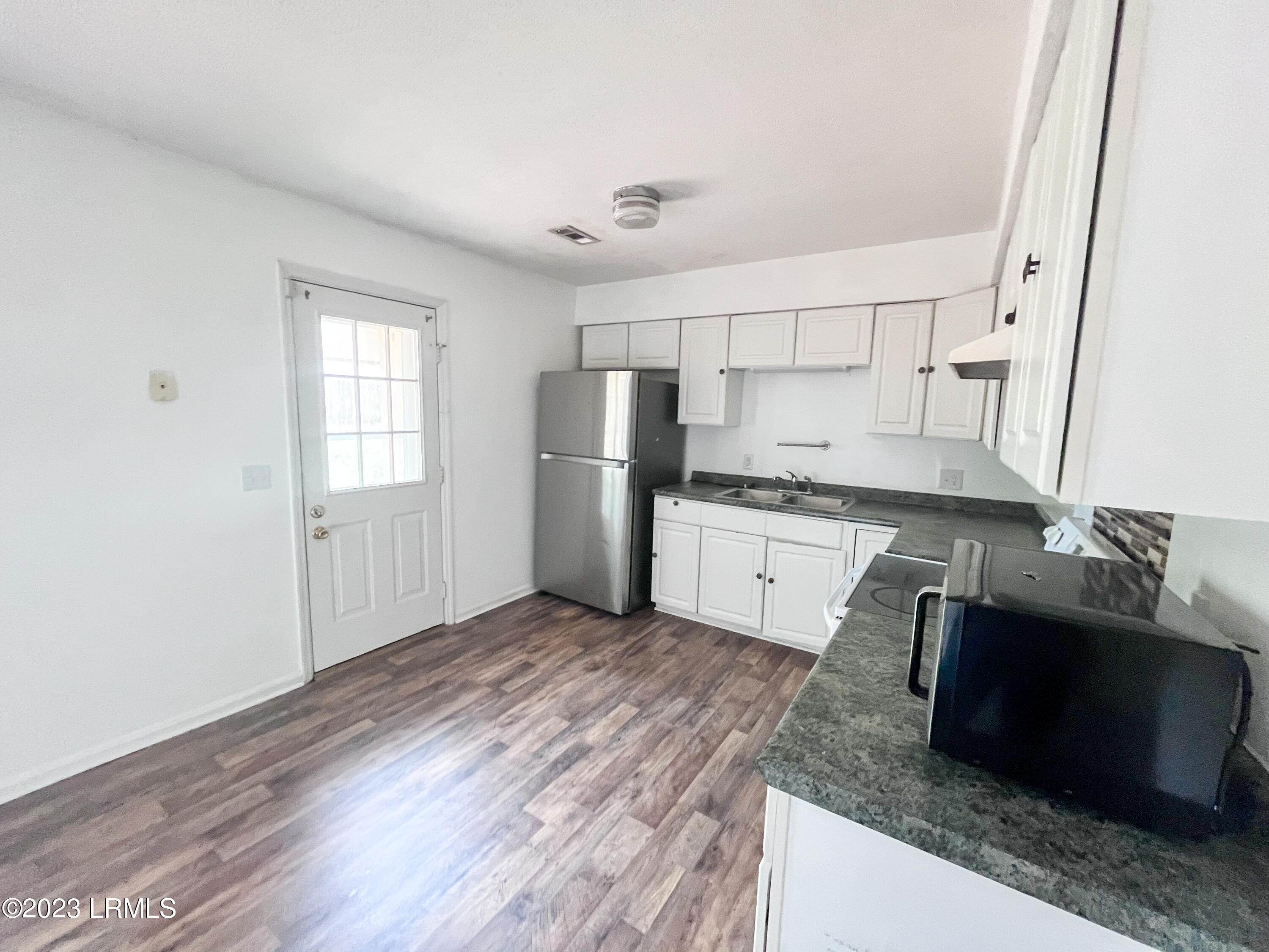 25 Buck Road Beaufort, SC 29907 - Photo 6 of 21 IMG_7074