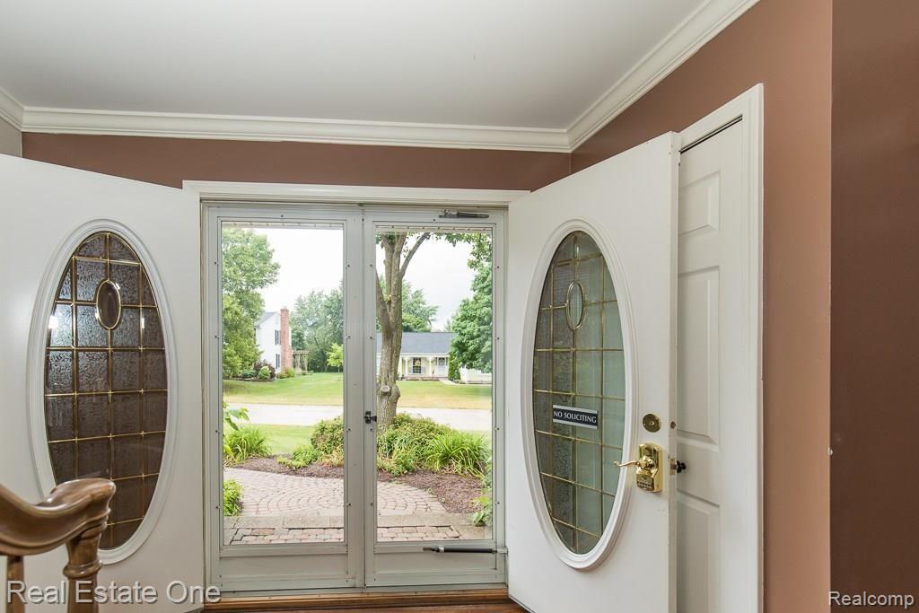 2425 Rancroft Beat Rochester Hills, MI 48306 - Photo 7 of 32