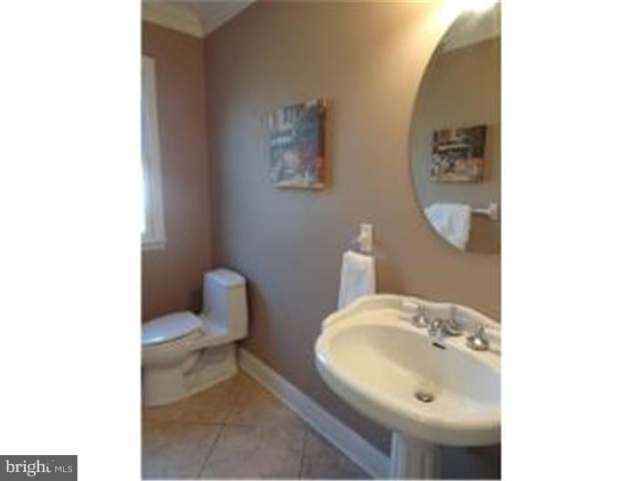 135 Oak Leaf Road Berlin, NJ 08009 - Photo 11 of 24 Bathroom