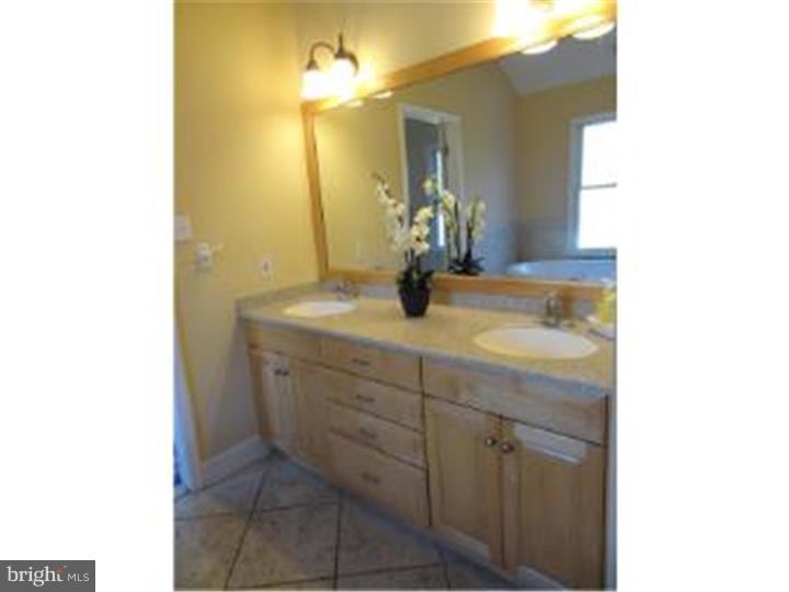 135 Oak Leaf Road Berlin, NJ 08009 - Photo 16 of 24 Master Bathroom