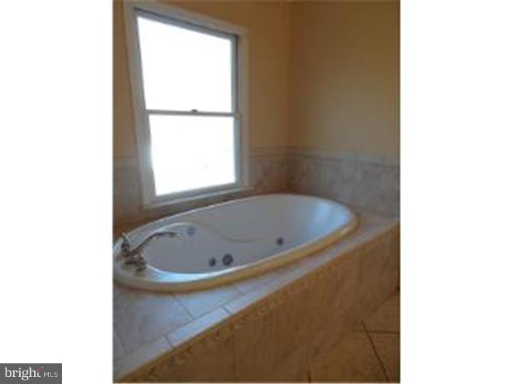 135 Oak Leaf Road Berlin, NJ 08009 - Photo 17 of 24 Master Bathroom