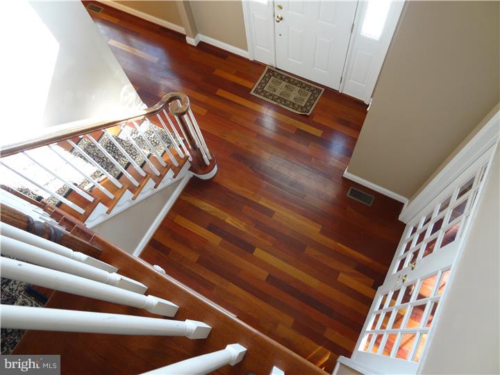 135 Oak Leaf Road Berlin, NJ 08009 - Photo 3 of 24 Foyer