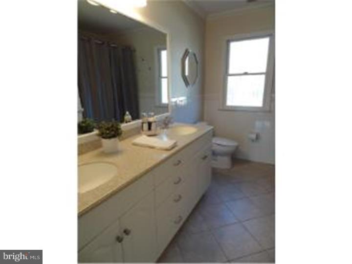 135 Oak Leaf Road Berlin, NJ 08009 - Photo 21 of 24 Bathroom
