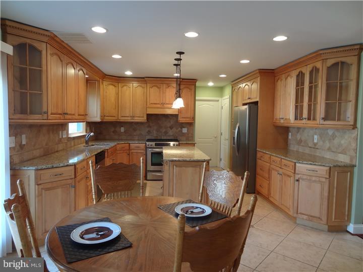 135 Oak Leaf Road Berlin, NJ 08009 - Photo 10 of 24 Kitchen