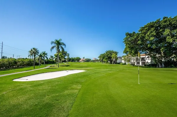 a view of field with entertaining space