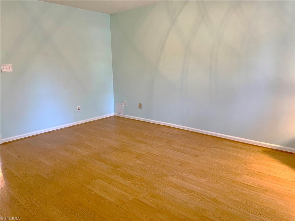 381 James Court High Point, NC 27265 - Photo 5 of 35 Living Room