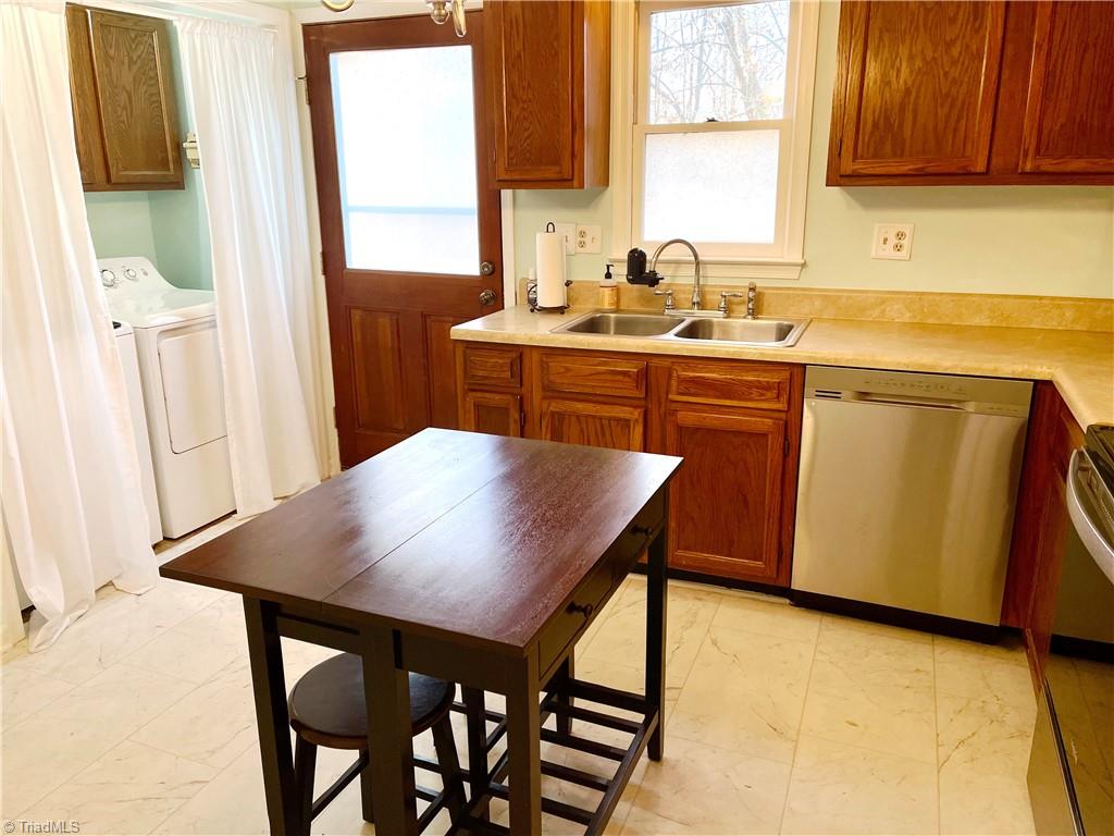 381 James Court High Point, NC 27265 - Photo 10 of 35