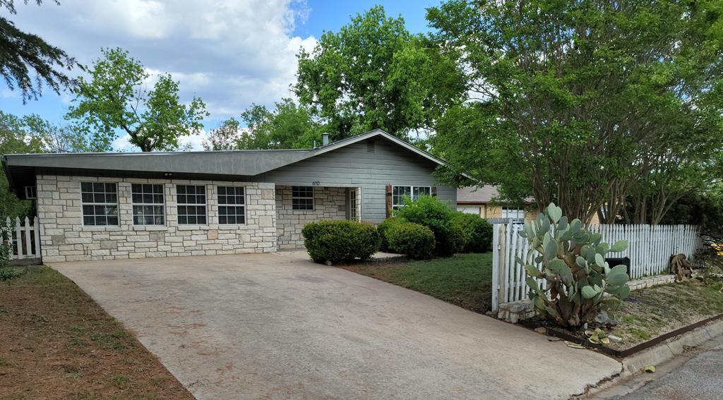 610 Rees Street Kerrville, TX 78028 - Photo 1 of 7 Main View