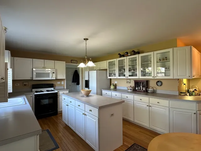 $475,000 | 1850 White Oak Drive, Algonquin, IL 60102