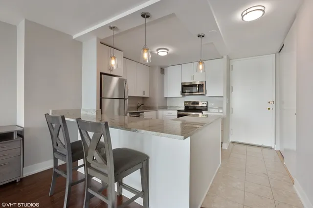 $3,250 | 1636 North Wells Street, Unit 2511, Chicago, IL 60614