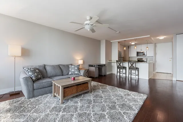 $3,250 | 1636 North Wells Street, Unit 2511, Chicago, IL 60614