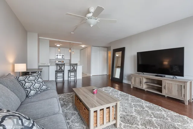 $3,250 | 1636 North Wells Street, Unit 2511, Chicago, IL 60614