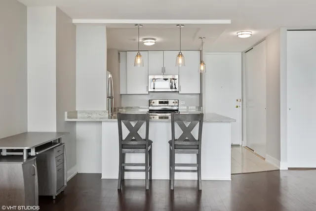 $3,250 | 1636 North Wells Street, Unit 2511, Chicago, IL 60614
