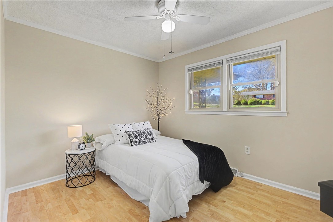 305 Clearview Drive Anderson, SC 29625 - Photo 19 of 35 3rd Bedroom