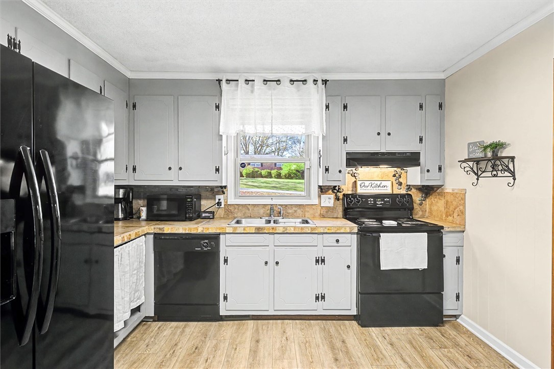 305 Clearview Drive Anderson, SC 29625 - Photo 9 of 35 This bright kitchen features ample cabinetry and modern appliances, perfect for daily living.