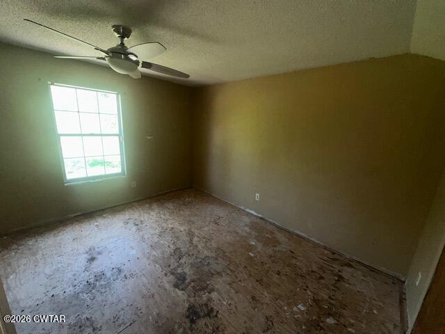 662 Blue Lane Huntingdon, TN 38344 - Photo 14 of 16 an empty room with a window and a fan