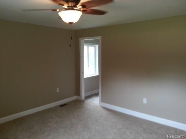 737 South Hospital Road Waterford, MI 48327 - Photo 16 of 41 Spacious Master Suite