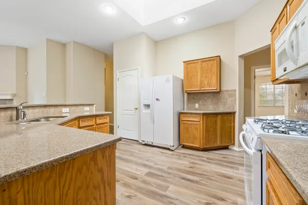 $2,100 | 3937 Kristencreek Lane, Round Rock, TX 78681