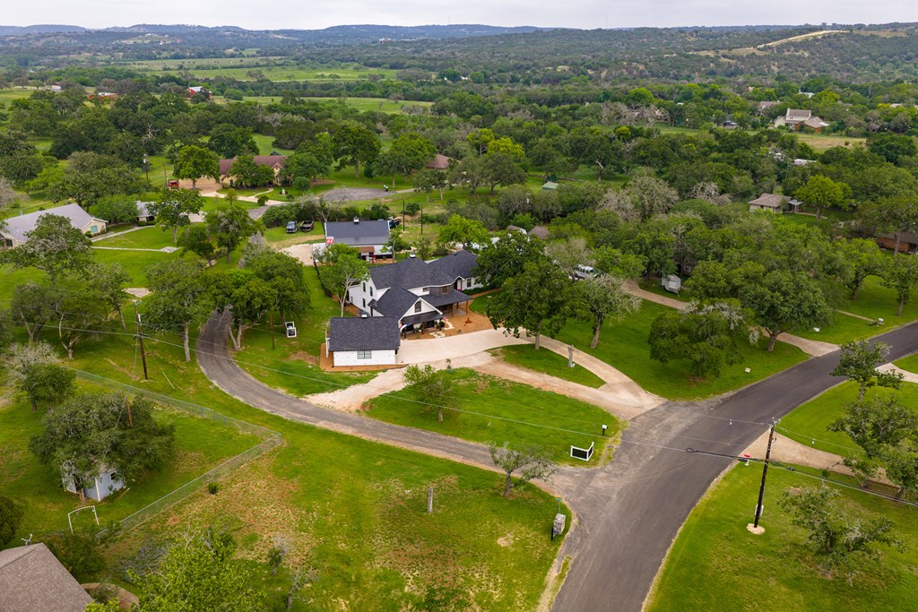 305 Oak Wood Road Kerrville, TX 78028 - Photo 3 of 67