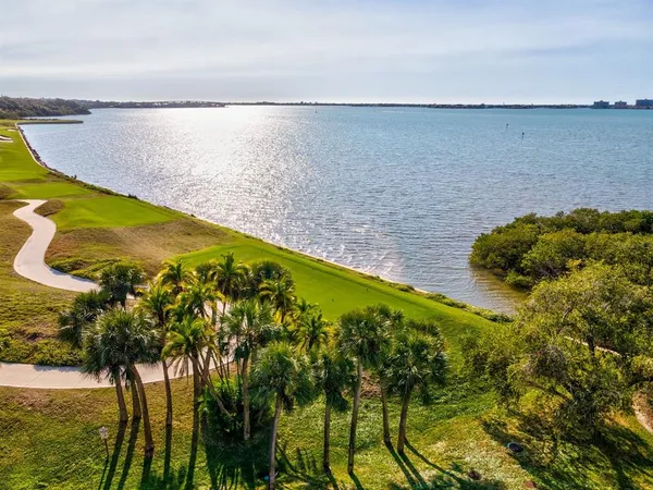 $975,000 | 4 Belleview Boulevard, Unit 804, Belleair, FL 33756