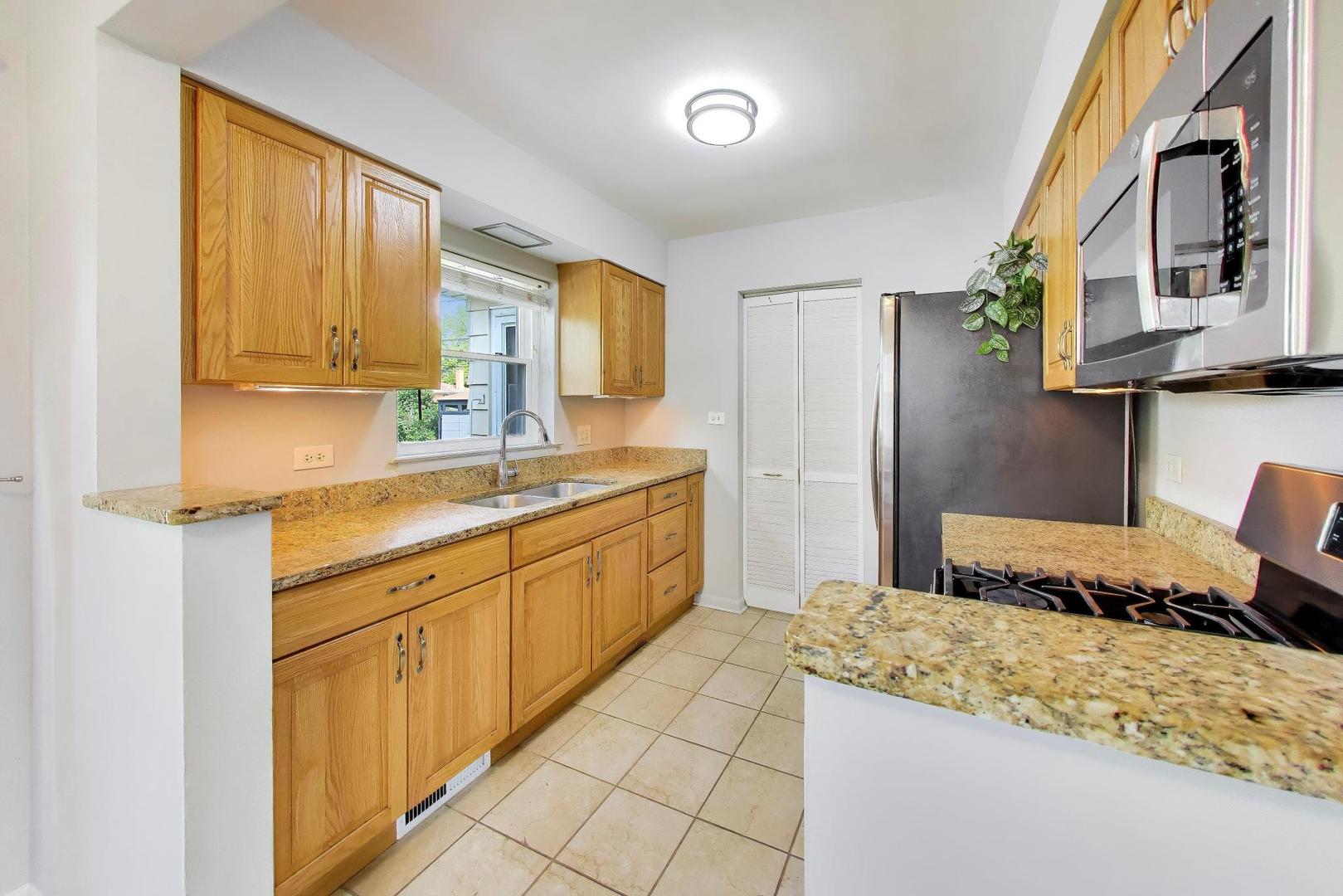 760 Spring Road Elmhurst, IL 60126 - Photo 9 of 27 Gallery Image 9