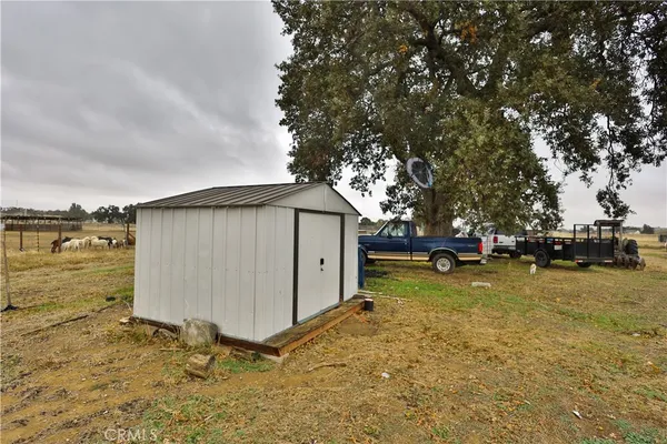 a view of a backyard of the house