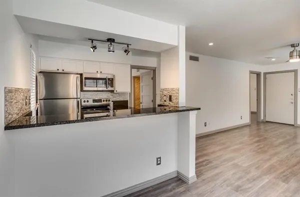 $1,450 | 2800 Douglas Avenue, Unit 313, Dallas, TX 75219