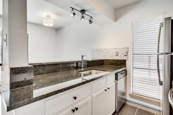 $1,450 | 2800 Douglas Avenue, Unit 313, Dallas, TX 75219