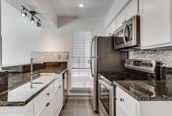 $1,450 | 2800 Douglas Avenue, Unit 313, Dallas, TX 75219
