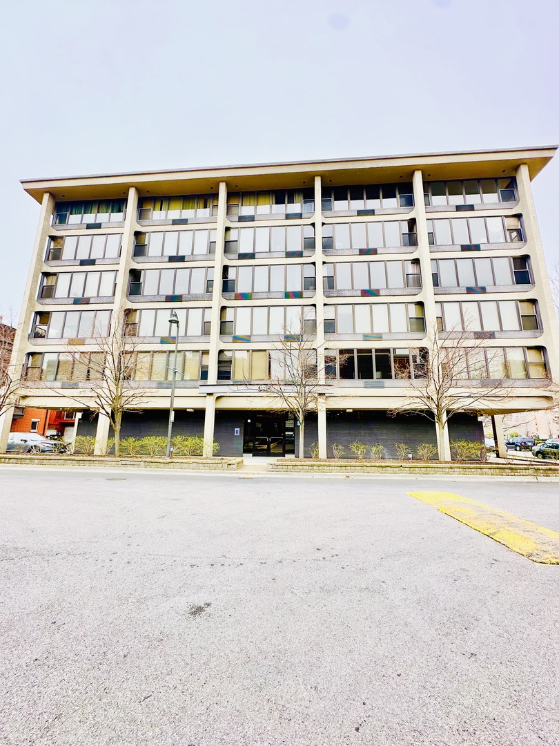 345 East Eastgate Place, Unit 602 Chicago, IL 60616 - Photo 2 of 13 a view of a large building with a large window