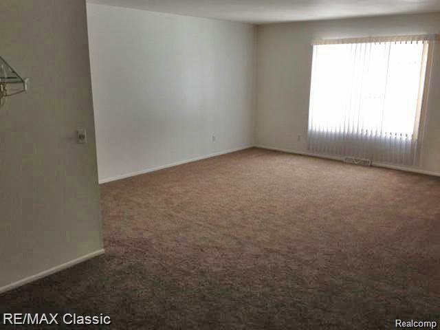 2049 Duck Lake Road North, Unit 7 Highland, MI 48356 - Photo 12 of 21