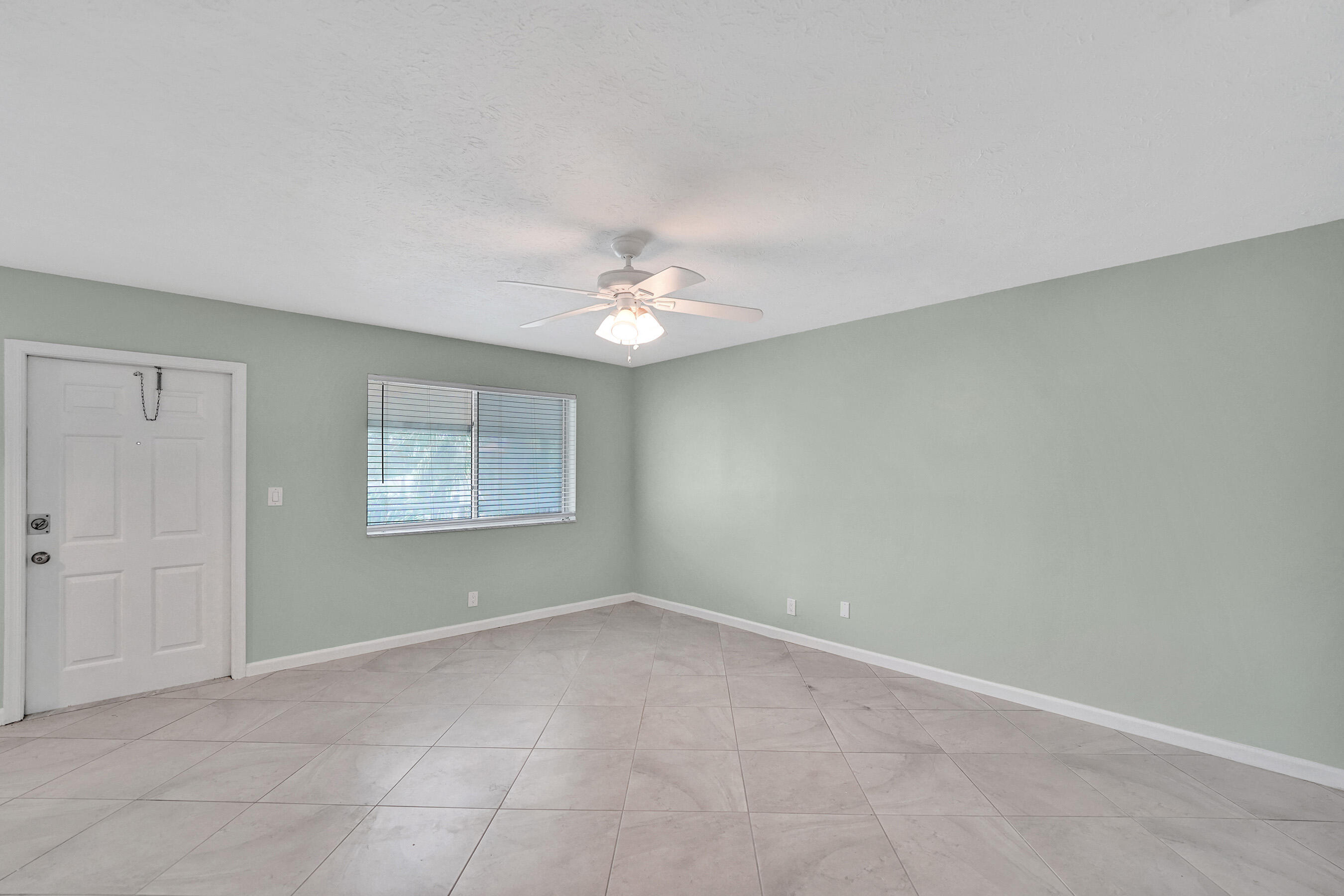 1250 Miami Road, Unit 11 Fort Lauderdale, FL 33316 - Photo 11 of 38 DSC08024